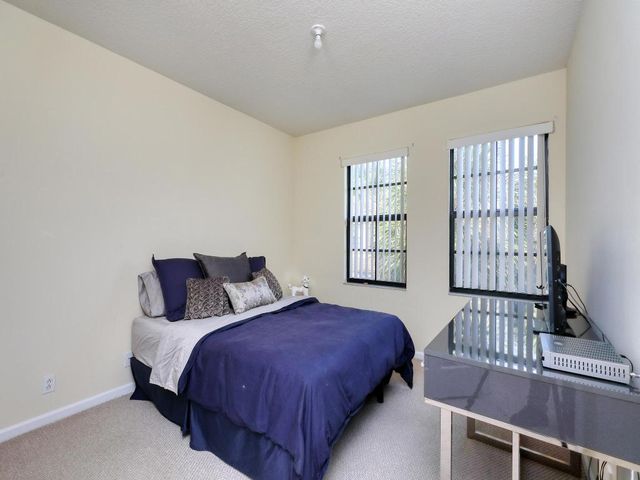 102 E Astor Circle, Delray Beach, FL 33484