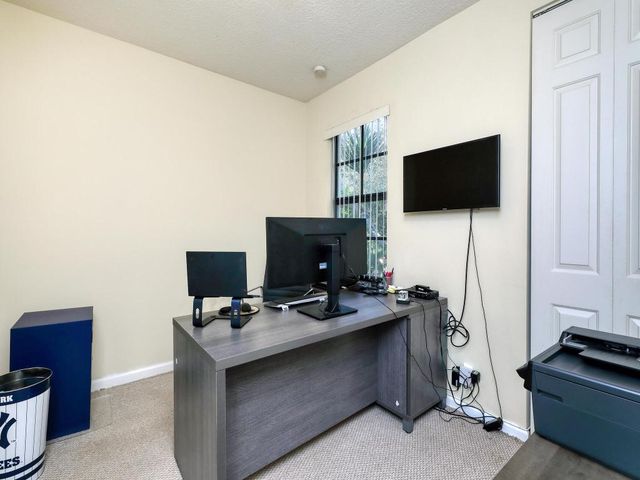 102 E Astor Circle, Delray Beach, FL 33484