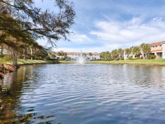 102 E Astor Circle, Delray Beach, FL 33484