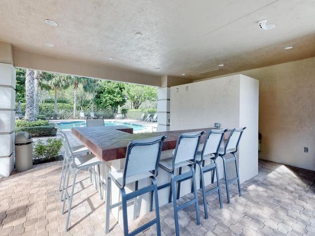 102 E Astor Circle, Delray Beach, FL 33484