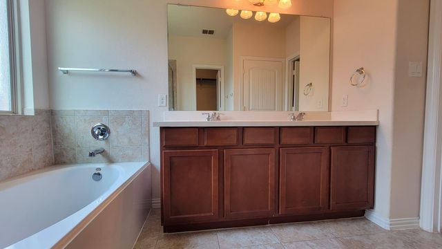 386 Shale CIR, Buda, TX 78610