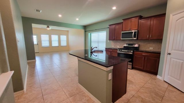 386 Shale CIR, Buda, TX 78610