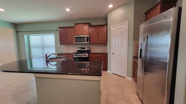 386 Shale CIR, Buda, TX 78610