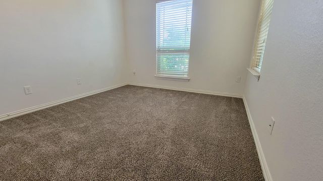 386 Shale CIR, Buda, TX 78610