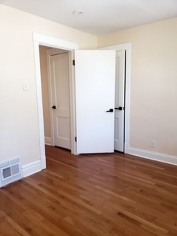 2726 S 60th Court, Cicero, IL 60804