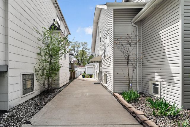 2726 S 60th Court, Cicero, IL 60804