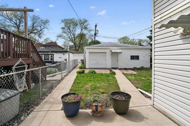 2726 S 60th Court, Cicero, IL 60804