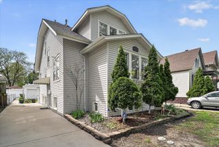 2726 S 60th Court, Cicero, IL 60804