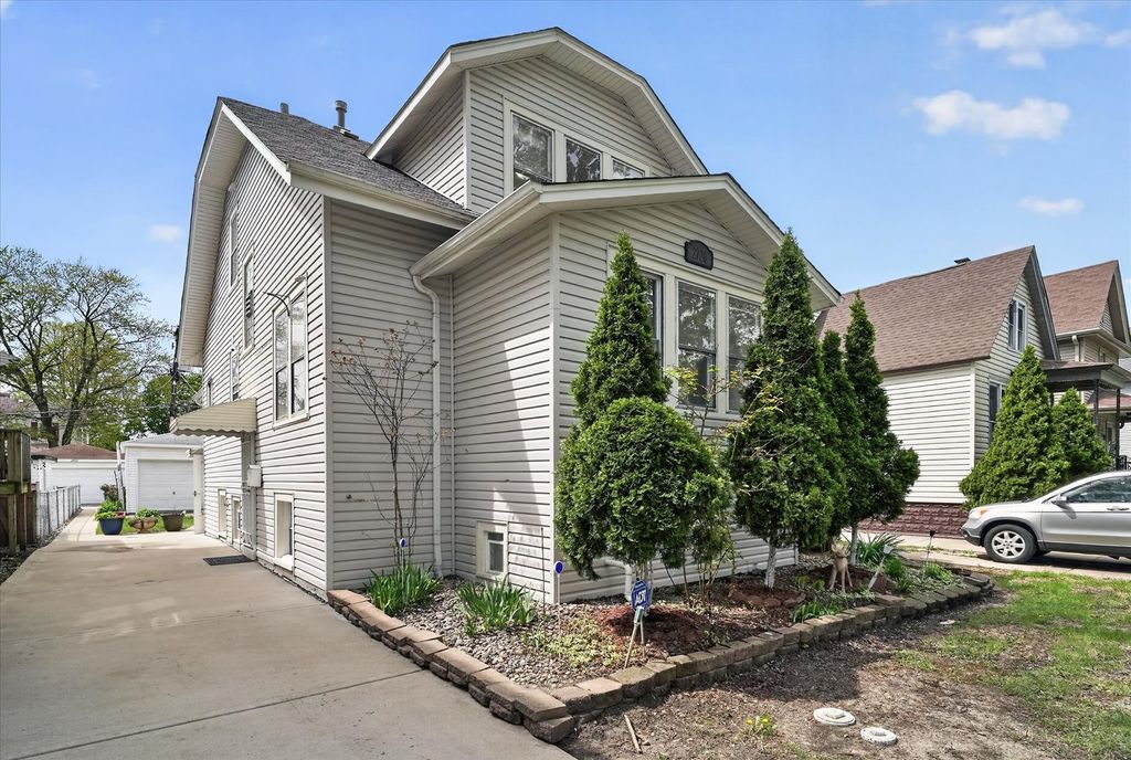 2726 S 60th Court, Cicero, IL 60804