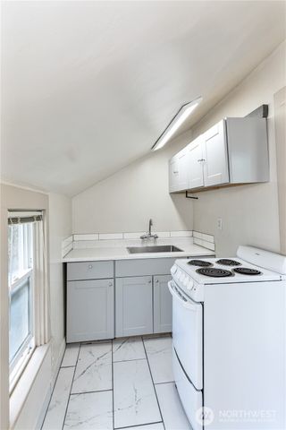 709 NE 43rd Street, Seattle, WA 98105