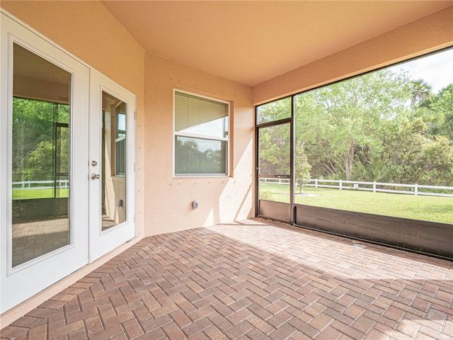 2576 Saint Lucia Circle, Vero Beach, FL 32967