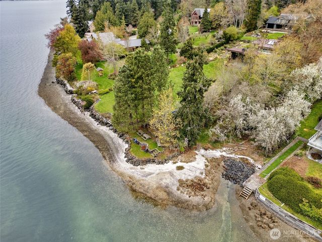 9190 Fox Cove Lane NE, Bainbridge Island, WA 98110