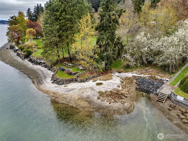 9190 Fox Cove Lane NE, Bainbridge Island, WA 98110