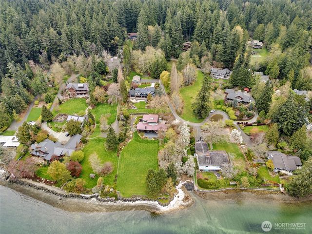 9190 Fox Cove Lane NE, Bainbridge Island, WA 98110