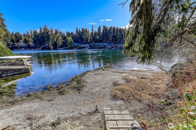 9190 Fox Cove Lane NE, Bainbridge Island, WA 98110