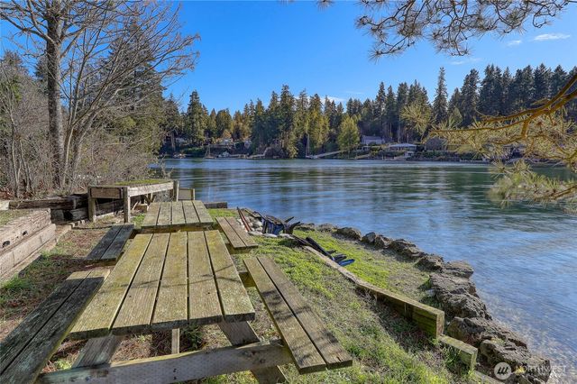 9190 Fox Cove Lane NE, Bainbridge Island, WA 98110