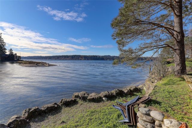 9190 Fox Cove Lane NE, Bainbridge Island, WA 98110