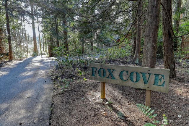 9190 Fox Cove Lane NE, Bainbridge Island, WA 98110