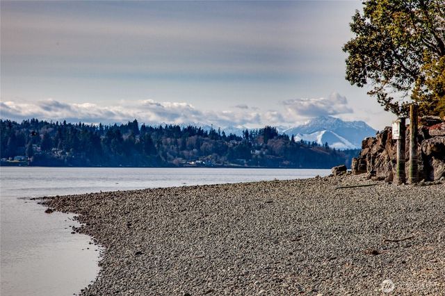 9190 Fox Cove Lane NE, Bainbridge Island, WA 98110