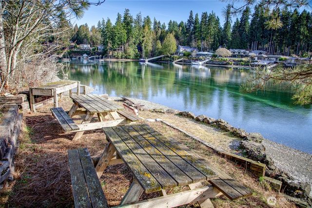 9190 Fox Cove Lane NE, Bainbridge Island, WA 98110