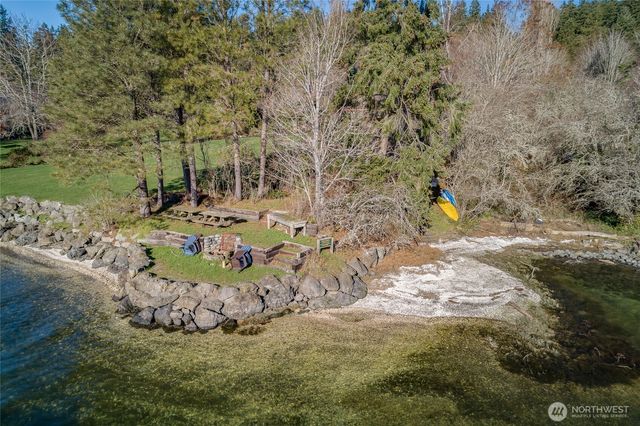 9190 Fox Cove Lane NE, Bainbridge Island, WA 98110