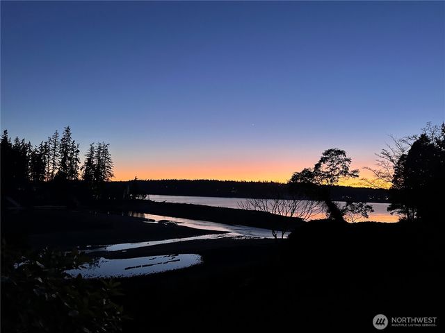 9190 Fox Cove Lane NE, Bainbridge Island, WA 98110