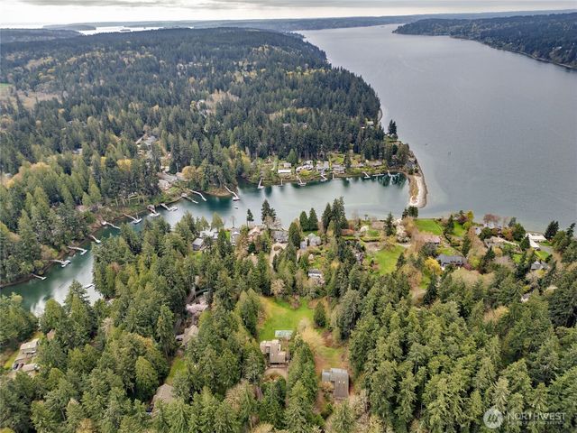 9190 Fox Cove Lane NE, Bainbridge Island, WA 98110