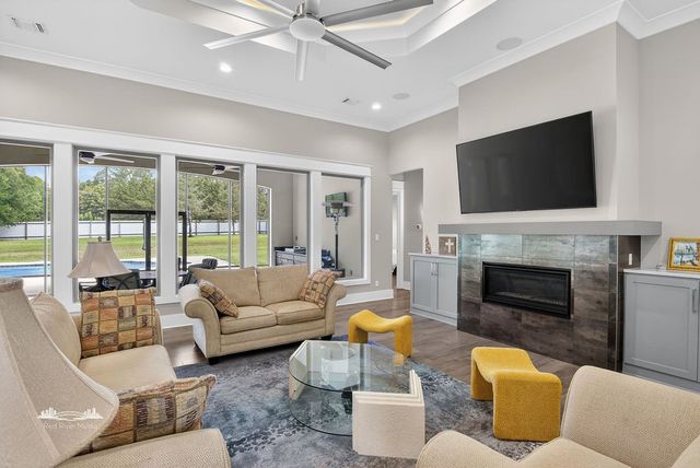 5768 Cross Lake Point Drive, Shreveport, LA 71107