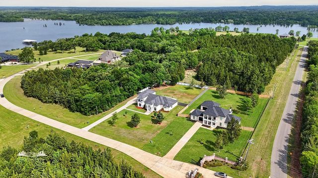 5768 Cross Lake Point Drive, Shreveport, LA 71107