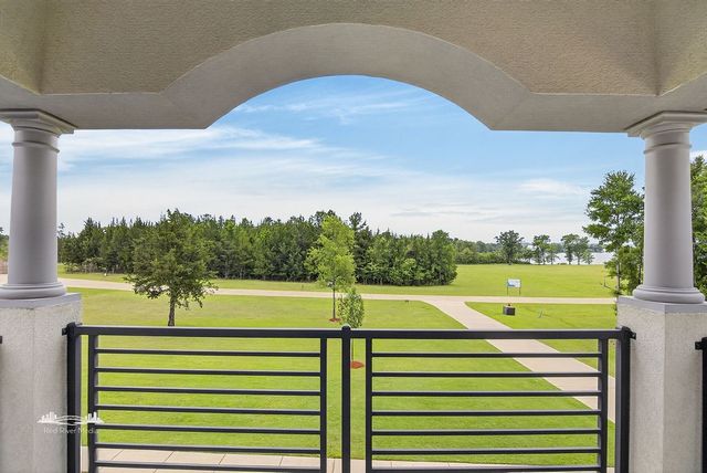 5768 Cross Lake Point Drive, Shreveport, LA 71107