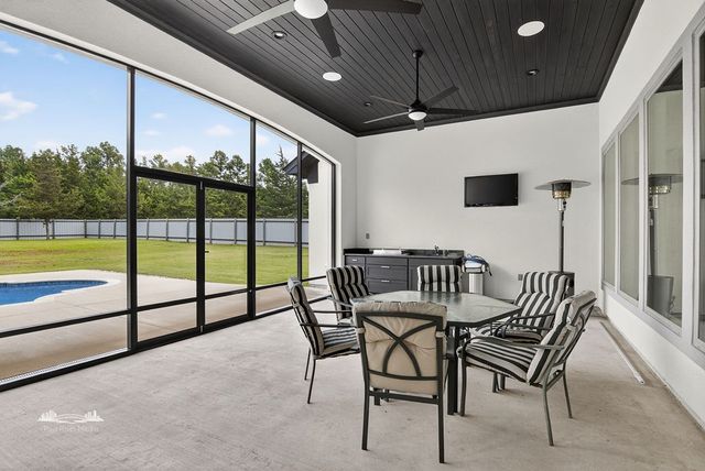5768 Cross Lake Point Drive, Shreveport, LA 71107