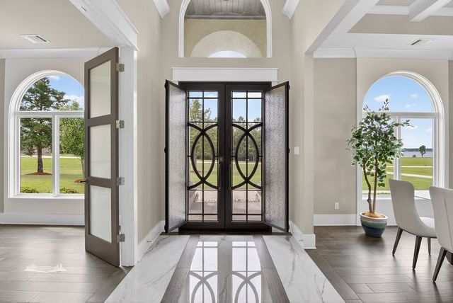 5768 Cross Lake Point Drive, Shreveport, LA 71107