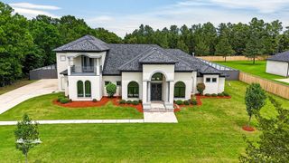 5768 Cross Lake Point Drive, Shreveport, LA 71107