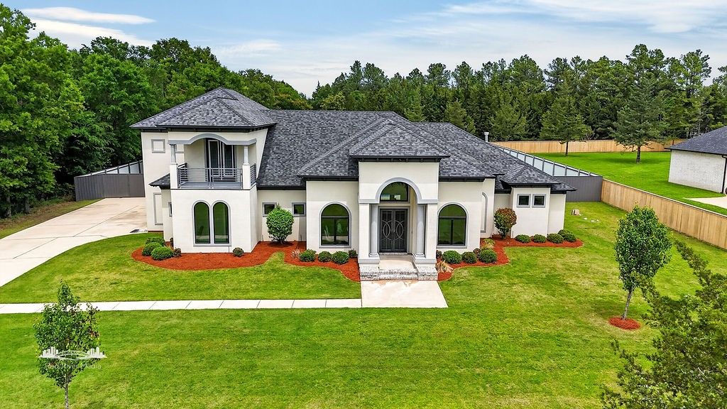 5768 Cross Lake Point Drive, Shreveport, LA 71107