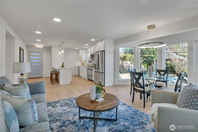 4019 4th Avenue NE, Seattle, WA 98105