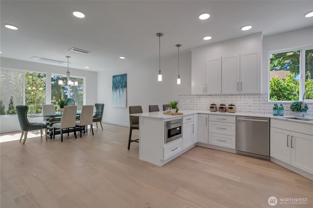 4019 4th Avenue NE, Seattle, WA 98105