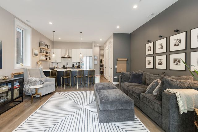 2423 W FULLERTON Avenue 3A, Chicago, IL 60647