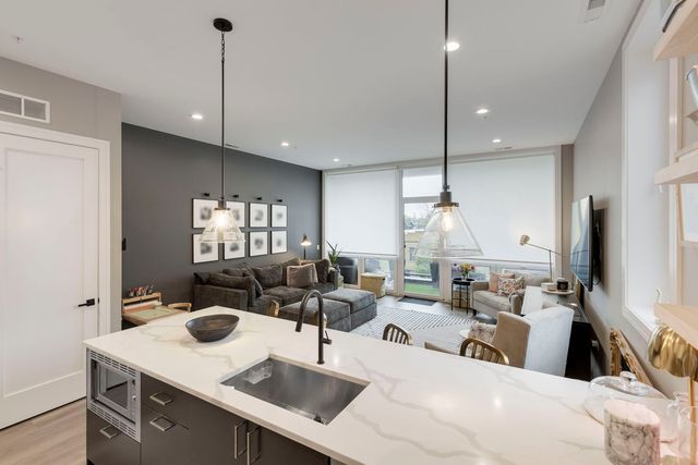 2423 W FULLERTON Avenue 3A, Chicago, IL 60647