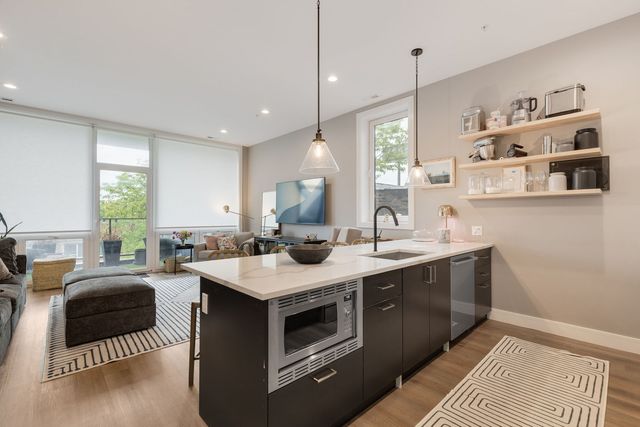 2423 W FULLERTON Avenue 3A, Chicago, IL 60647