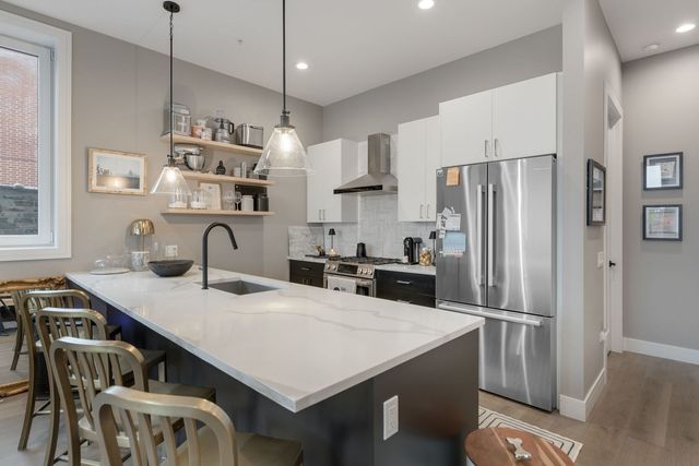 2423 W FULLERTON Avenue 3A, Chicago, IL 60647