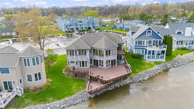 2349 Riverside Pointe Drive, Saint Joseph, MI 49085
