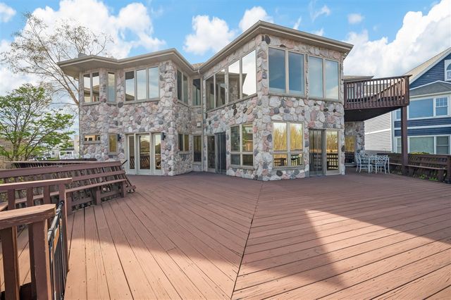 2349 Riverside Pointe Drive, Saint Joseph, MI 49085