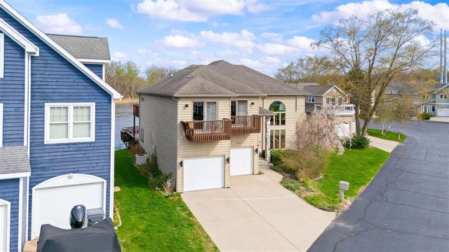 2349 Riverside Pointe Drive, Saint Joseph, MI 49085