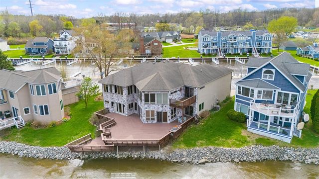 2349 Riverside Pointe Drive, Saint Joseph, MI 49085