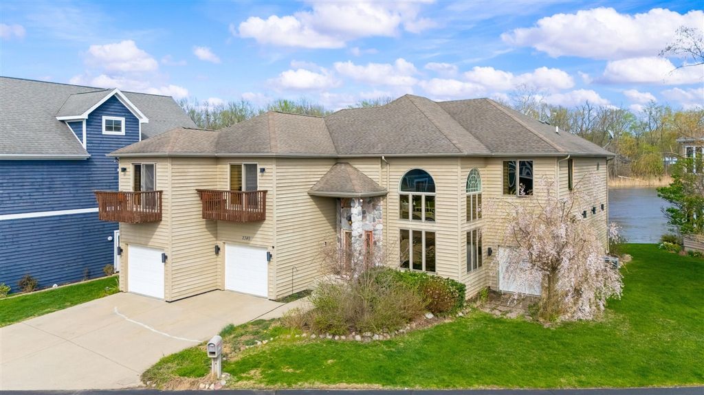2349 Riverside Pointe Drive, Saint Joseph, MI 49085