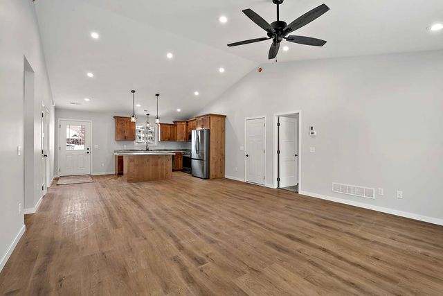 425 4th Avenue SE, Saint Joseph, MN 56374
