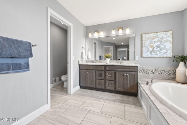 9599 Newbury Lane, Whitehouse, OH 43571