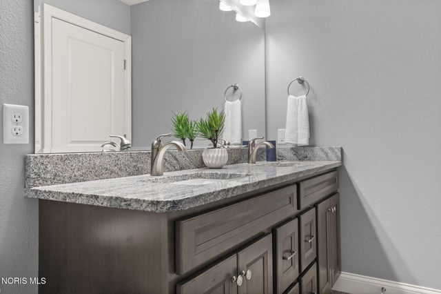 9599 Newbury Lane, Whitehouse, OH 43571