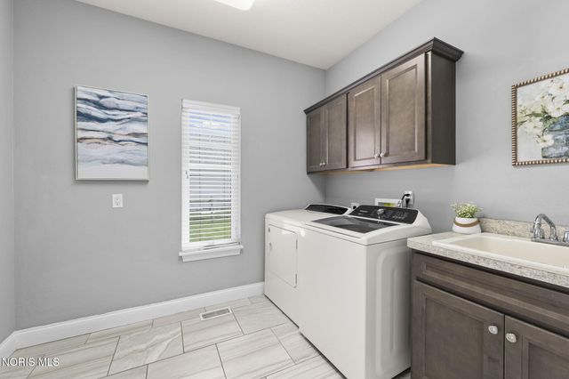 9599 Newbury Lane, Whitehouse, OH 43571