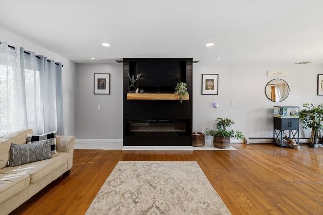 1535 Meridian St, Fall River, MA 02720
